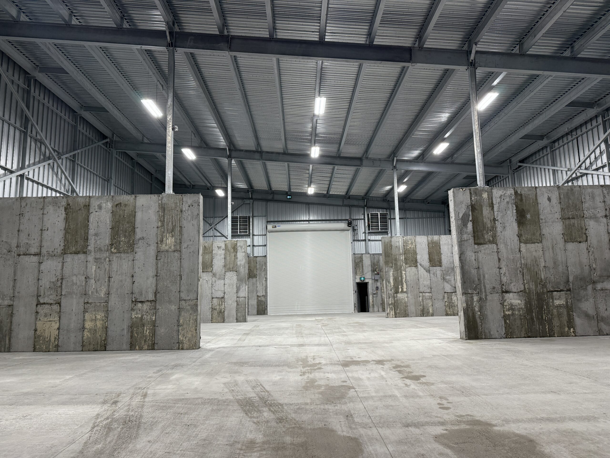 Unité de toiture commerciale et réseau de ventilation installés sur un bâtiment